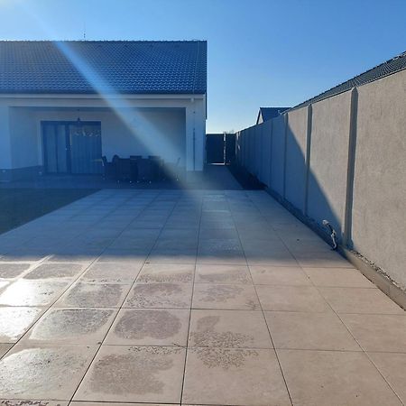 Villa Holiday Hevlín Dış mekan fotoğraf